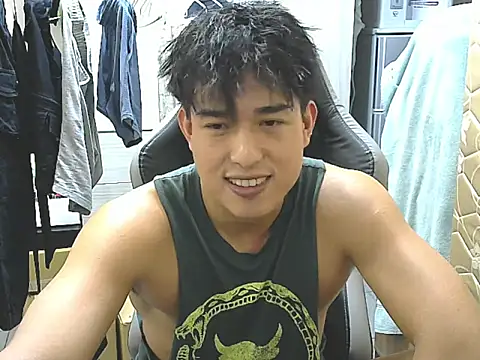 Snapshot of hunterXhan chatting on 10-14-25, 12:39 hunterXhan online show from 10-14-25, 12:39