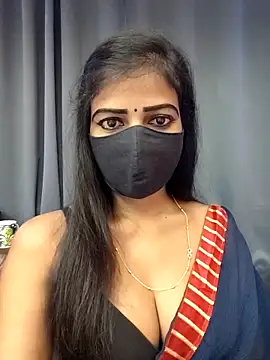 Snapshot of Misss-julli chatting on 02-20-26, 08:27 Misss-julli online show from 02-20-26, 08:27