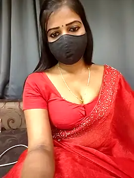 Snapshot of Misss-julli chatting on 10-31-25, 07:32 Misss-julli online show from 10-31-25, 07:32