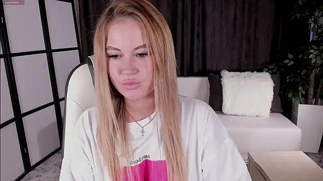 LikaFoxie online show from 09-24-25, 02:07