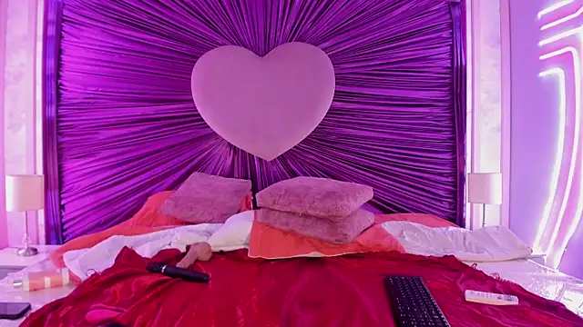 EllyMiller online show from 12-16-25, 03:22