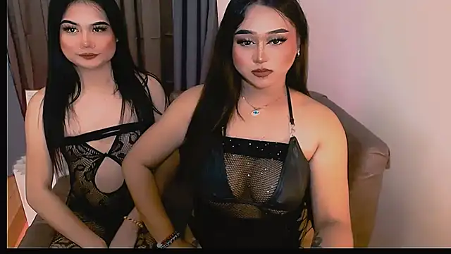 Snapshot of Lilly-lou chatting on 10-06-25, 02:29 Lilly-lou online show from 10-06-25, 02:29