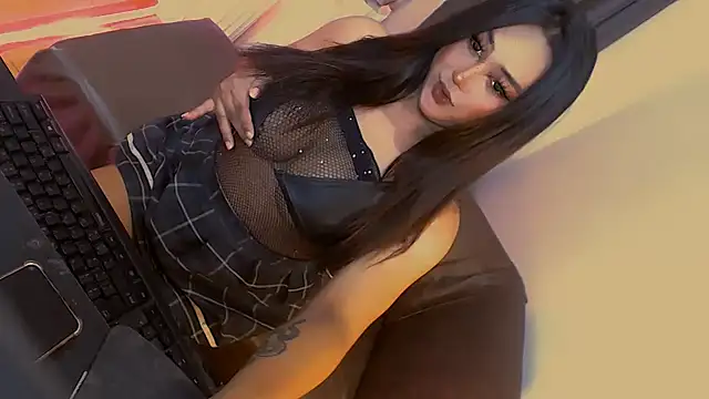 Snapshot of Lilly-lou chatting on 11-20-25, 05:08 Lilly-lou online show from 11-20-25, 05:08