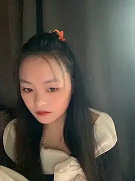 Snapshot of Julia-Elsa chatting on 09-11-25, 04:23 Julia-Elsa online show from 09-11-25, 04:23