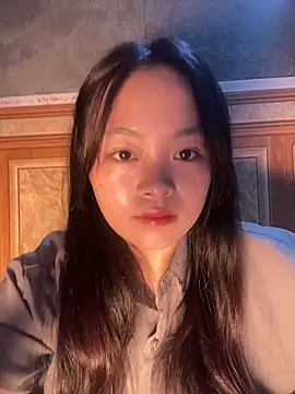 Julia-Elsa online show from 11-08-25, 07:12