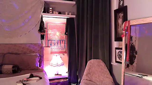 Sirenlucy online show from 11-14-25, 09:07