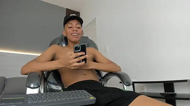 Brunette  boy online show from 12-20-25, 03:09