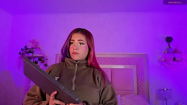 AlanaOdison online show from 10-20-25, 05:20