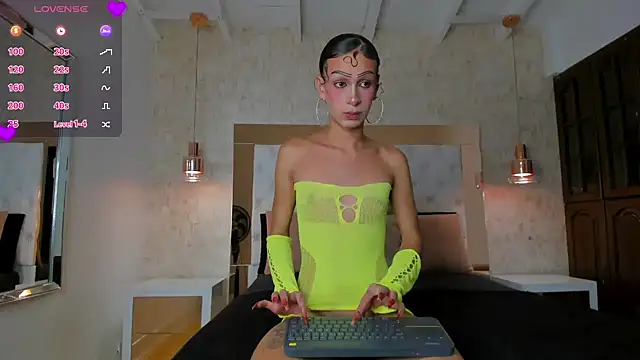 Layla Mackenzie online show from 02-18-26, 06:00