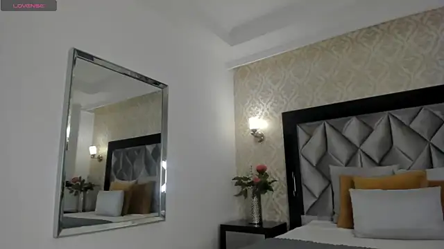Snapshot of Layla_Mackenzie chatting on 10-20-25, 02:02 Layla Mackenzie online show from 10-20-25, 02:02