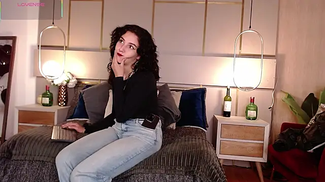 Lina Montclair online show from 11-13-25, 07:29