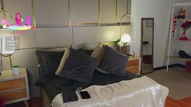 Lina Montclair online show from 04-07-26, 07:04