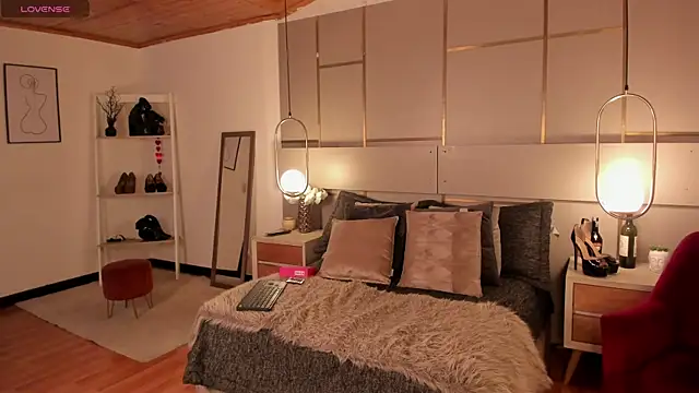 Lina Montclair online show from 01-14-26, 06:22