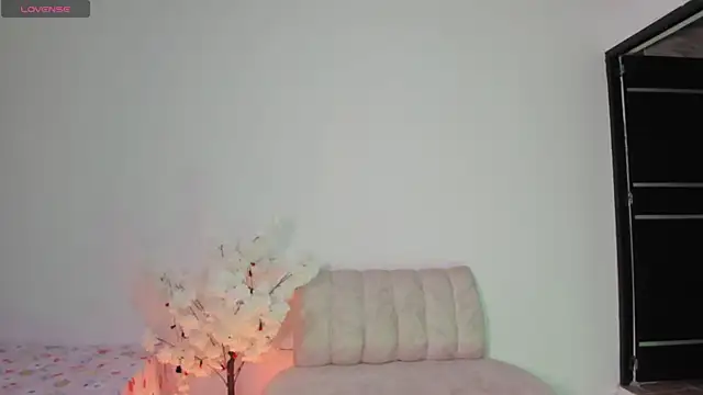 luxurykatty online show from 11-06-25, 04:11