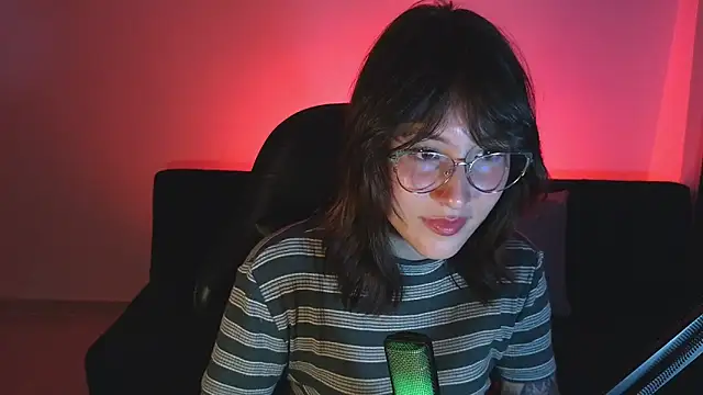 Yulienneg online show from 06-26-26, 01:44