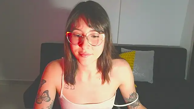 Yulienneg online show from 04-28-26, 02:10