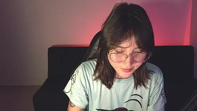 Yulienneg online show from 06-23-26, 01:58