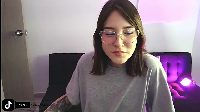 Yulienneg online show from 11-23-25, 12:31