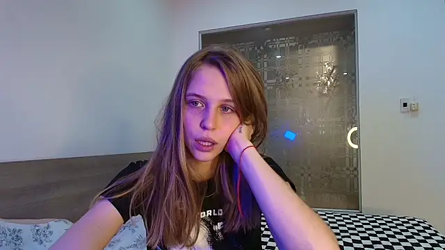 Snapshot of littlemolly11 chatting on 09-26-25, 03:19 littlemolly11 online show from 09-26-25, 03:19