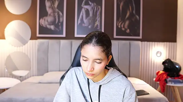 pinkloly online show from 10-10-25, 07:47