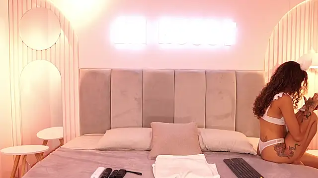 pinkloly online show from 10-04-25, 07:15