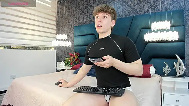 TaylerWhite online show from 03-28-26, 11:44