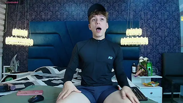 TaylerWhite online show from 12-19-25, 12:07