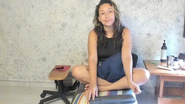 marly charm  online show from 04-12-26, 08:34