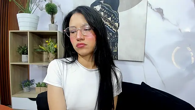 Sophie Calloway online show from 11-13-25, 04:00