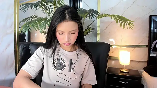 Snapshot of Sophie_Calloway chatting on 03-04-26, 03:20 Sophie Calloway online show from 03-04-26, 03:20