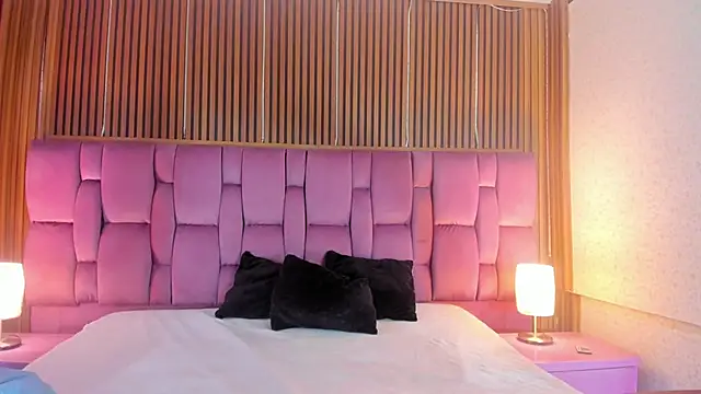 Sophie Calloway online show from 10-28-25, 02:38