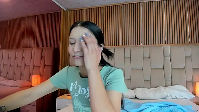 Snapshot of Sophie_Calloway chatting on 03-12-26, 01:15 Sophie Calloway online show from 03-12-26, 01:15