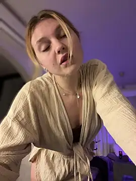 Emaline Fane online show from 12-22-25, 06:30