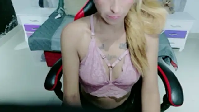 Snapshot of charlotte_phaeton chatting on 02-12-26, 12:32 charlotte phaeton online show from 02-12-26, 12:32