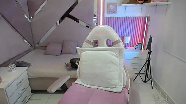 Mia garcia28 online show from 11-19-25, 07:36