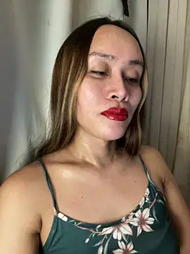 Snapshot of RomanticPearlTS chatting on 06-23-26, 04:21 RomanticPearlTS online show from 06-23-26, 04:21