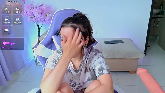Mia wee online show from 05-09-26, 03:37