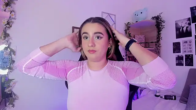 Snapshot of Lana_Herondale chatting on 09-18-25, 09:40 Lana Herondale online show from 09-18-25, 09:40