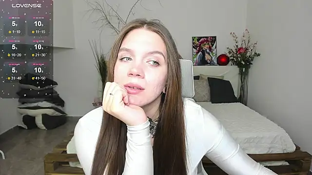 Luna Ver online show from 10-13-25, 10:06