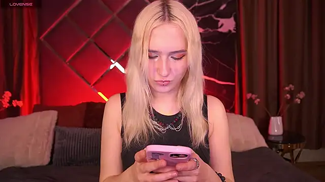 LilElfie online show from 02-26-26, 02:17