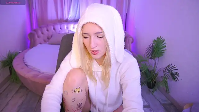 LilElfie online show from 11-16-25, 09:25