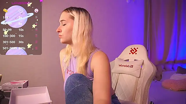 LilElfie online show from 11-06-25, 07:01