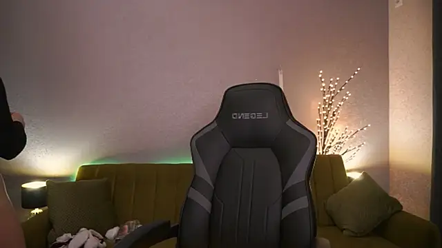 LilElfie online show from 10-15-25, 01:08