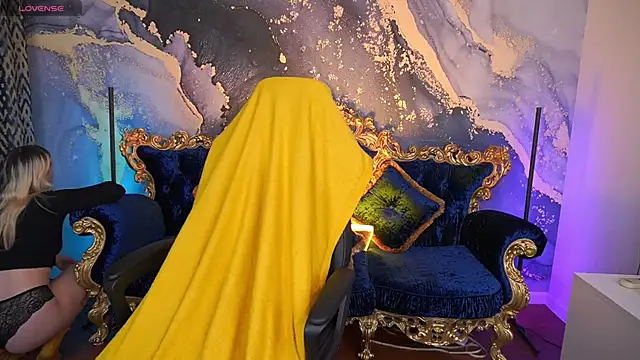 LilElfie online show from 10-22-25, 07:46