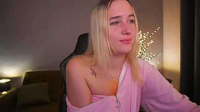 LilElfie online show from 10-17-25, 01:13