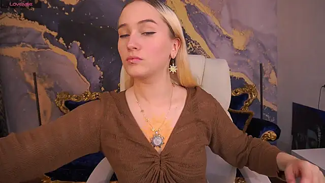 LilElfie online show from 10-29-25, 08:19