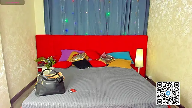 Mia E1fie online show from 02-08-26, 01:03