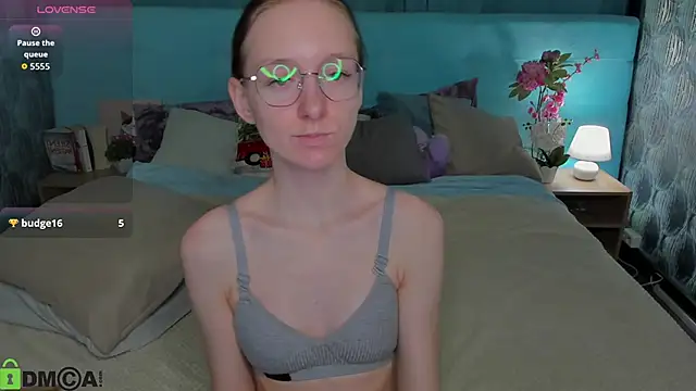 Mia E1fie online show from 03-28-26, 12:00