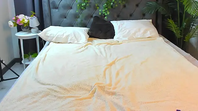 cute luucy online show from 12-04-25, 04:11