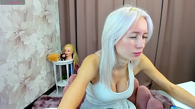 cute luucy online show from 10-20-25, 03:08